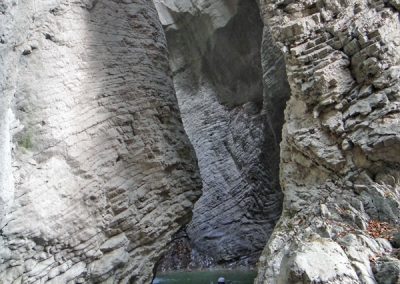Vasque de la cascade de 40 mètres Angon