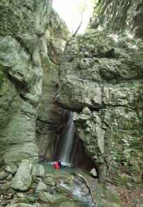 Encaissement entre deux falaises de la Pissarde