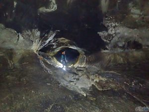 Conduite forcée dans la grotte de la Diau