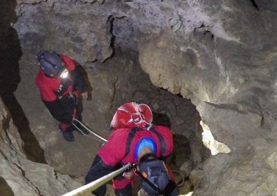 Spéléologie chartreuse pierre entremont grenoble chambery initiation enfant