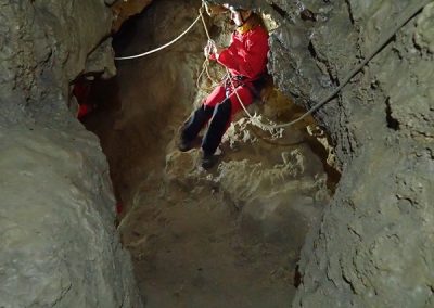 Spéléologie chartreuse pierre entremont grenoble chambery initiation enfant