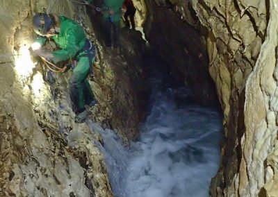 Spéléologie chartreuse pierre entremont grenoble chambery initiation enfant