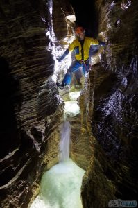 Marmitte galerie rivière souterraine spéléologie cuves Sassenage Grenoble