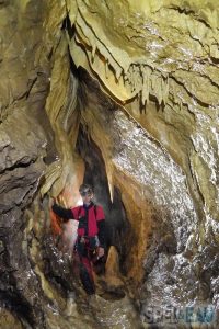 Spéléologie chartreuse pierre entremont grenoble chambery initiation enfant