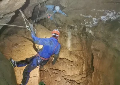 Spéléologie Bauges Litorne FE Bauges puits traversée