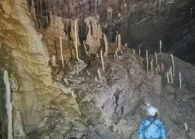 Spéléologie Bauges Litorne FE Bauges stalactites traversée