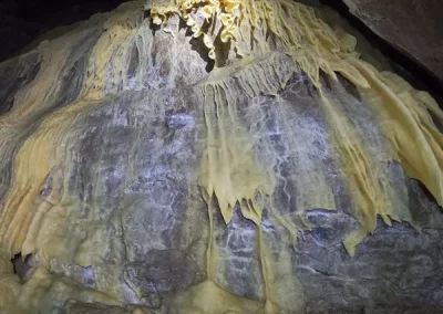 Spéléologie Bauges Litorne FE Bauges draperies traversée